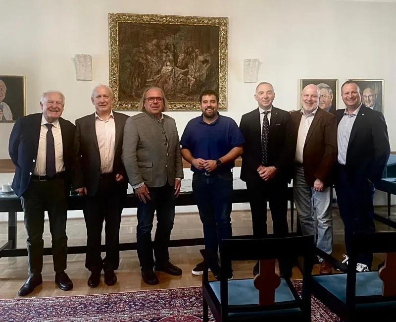 Connecting Austrian and Italian municipalities